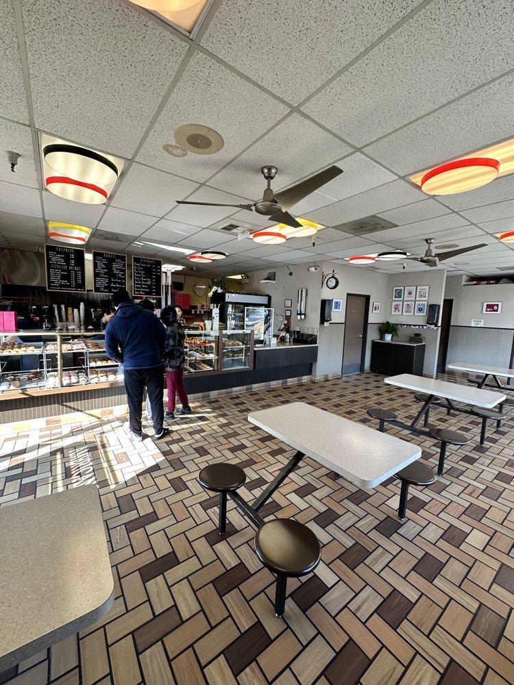 HOWARD’S DONUTS Updated August 2024 51 Photos & 92 Reviews 2340