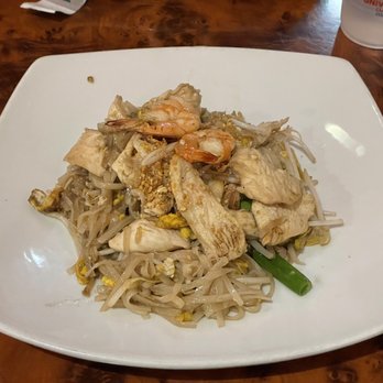 Sweet Mango Berea Thai Cuisine - Pad Thai. Served with chicken, shrimp, and all the trimmings. Delicious and just the right amount to fill you up. - Thai Near Me - Berea, Ohio Sweet Mango Berea Thai Cuisine - Pad Thai. Served with chicken, shrimp, and all the trimmings. Delicious and just the right amount to fill you up. - Thai Near Me - Berea, Ohio