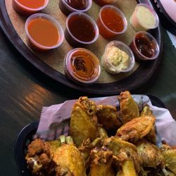 Pourman's Pub & Grill - Wings and a sauce "flight"