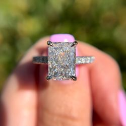 Frost House Jewelry - Diamond engagement rings available in lab grown and natural !
