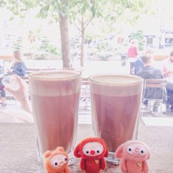 Kaffebar - Inte helt optimal havrelatte tyvärr (för beskt kaffe och bismak), men skön miljö, september 2016