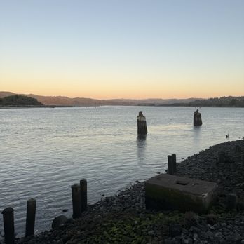 7 Devils Waterfront Alehouse - Seafood Near Me - Coos Bay, Oregon