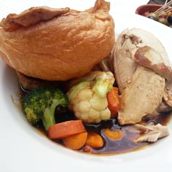 The Globe Inn - Sunday lunch, turkey, steamed vegs, yorkshire pudding.