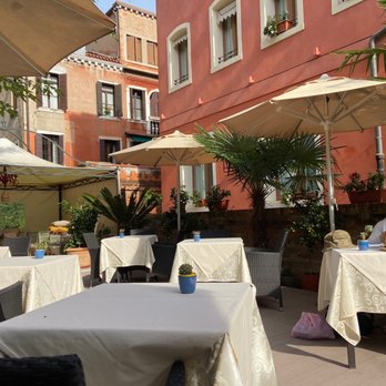 Hotel Moresco - The garden - Hotels Near Me - Venezia, VE