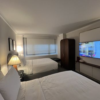 InterContinental Chicago Magnificent Mile - Room on 24th Floor- very nice - Hotels Near Me - Chicago, Illinois InterContinental Chicago Magnificent Mile - Room on 24th Floor- very nice - Hotels Near Me - Chicago, Illinois