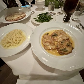 Primola Restaurant - Table - Italian Near Me - New York, New York