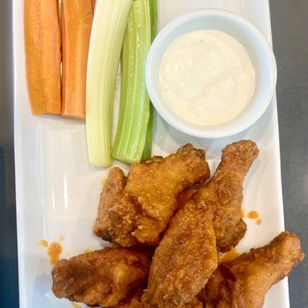 Tailwinds - Buffalo Wings - Beer Bar Near Me - Madison, Wisconsin