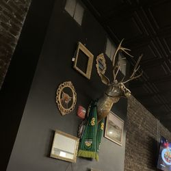 Pizza Beer Whiskey - Inside decor