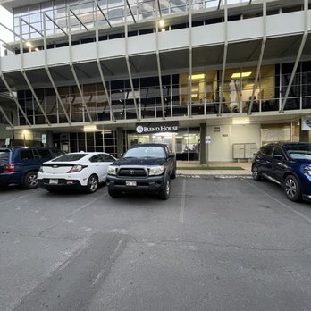 Blend House Studio - Customer parking @ Blend House - Barbers Near Me - Urban Honolulu, Hawaii