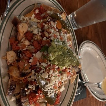 Tacuba Hell's Kitchen - Nachos con Pulpo y Chorizo - Mexican Near Me - New York, New York Tacuba Hell's Kitchen - Nachos con Pulpo y Chorizo - Mexican Near Me - New York, New York