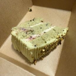 Pistachio matcha strawberry cake Pistachio matcha strawberry cake