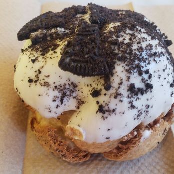 Beard Papa's - Oreo with chocolate filling - Desserts Near Me - Rancho Cucamonga, California