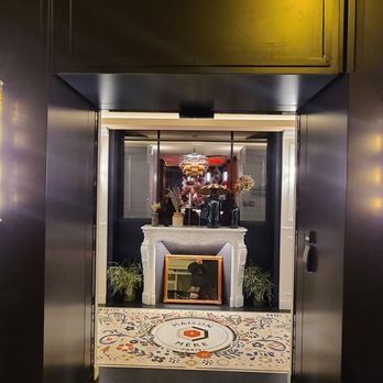 Maison Mere - Entry to the hotel - Hotels Near Me - Paris