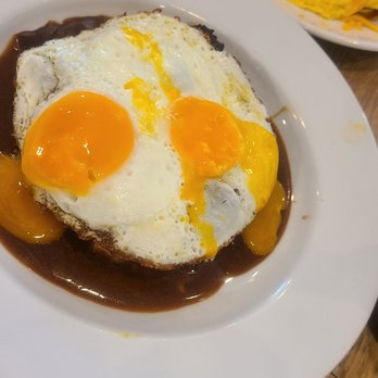 Aloha Kitchen - Classic Loco moco - Breakfast & Brunch Near Me - Honolulu, Hawaii