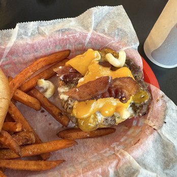 Beth's Burger Bar - American Near Me - Orlando, Florida Beth's Burger Bar - American Near Me - Orlando, Florida