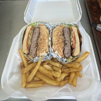 Los 3 Parces - La Tirana - Food Trucks Near Me - Riverview, Florida Los 3 Parces - La Tirana - Food Trucks Near Me - Riverview, Florida