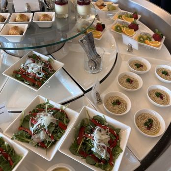 Emirates Airlines Lounge SFO - Amazing small bites - Airport Lounges Near Me - San Francisco, California Emirates Airlines Lounge SFO - Amazing small bites - Airport Lounges Near Me - San Francisco, California