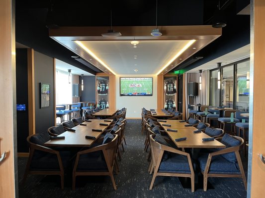 32 Bar & Grill by null