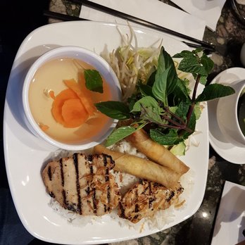 Pho Tay Ho - Special of the day. Spring rolls, grilled chicken on rice and fish sauce. - Vietnamese Near Me - Montreal, Quebec