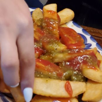 Barrio Queen - My neice put salsa on her friez.Our host said they also have similiar frues with spices on them - Mexican Near Me - Phoenix, Arizona
