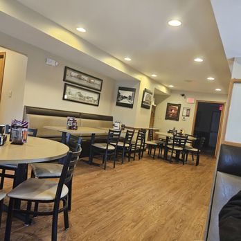 West Side Family Restaurant - The setting area - American Near Me - Grinnell, Iowa West Side Family Restaurant - The setting area - American Near Me - Grinnell, Iowa