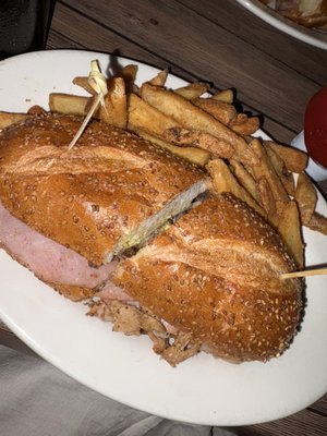 Continental Tavern by null