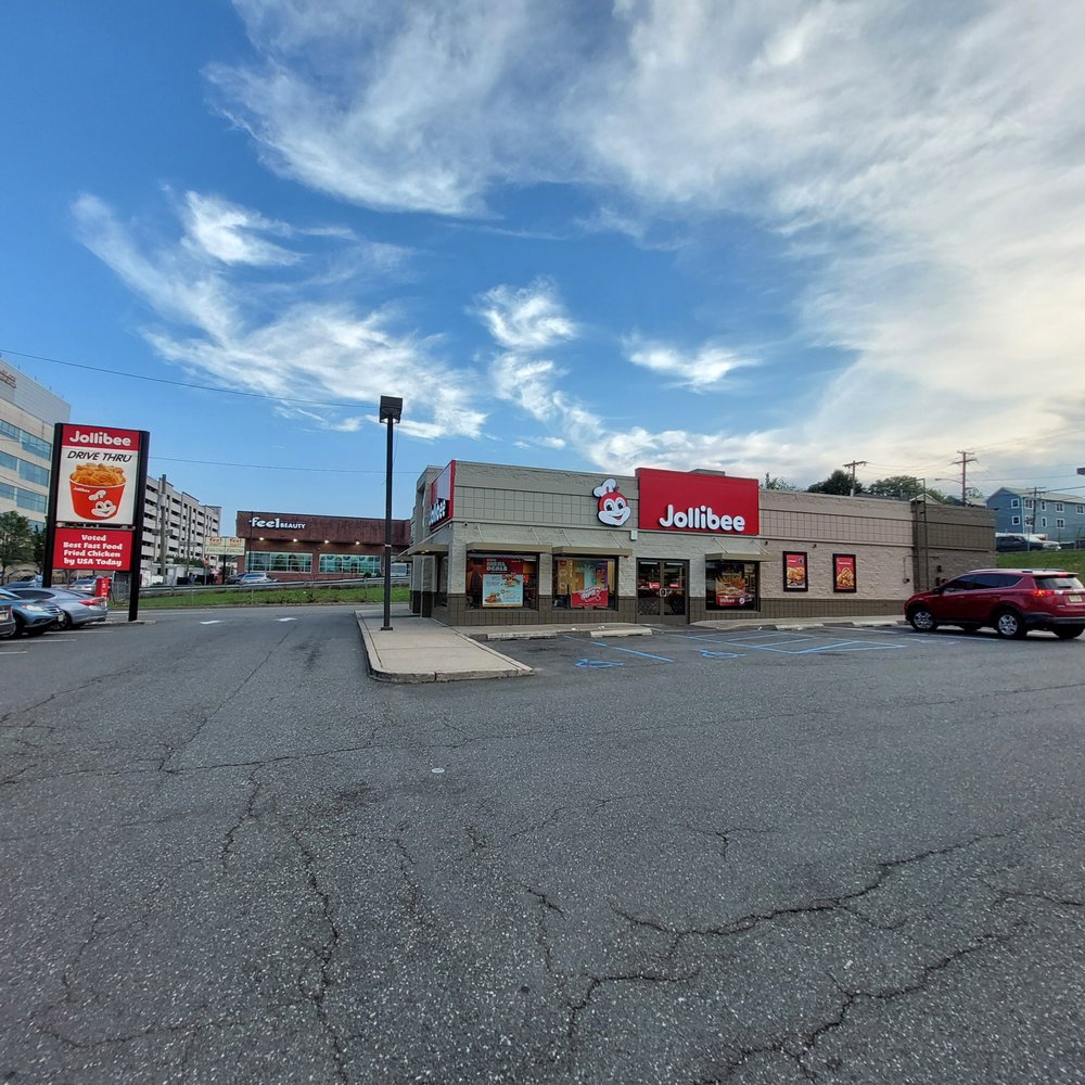 Jollibee - Outside - Filipino Near Me - Newark, New Jersey