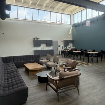 Chicky's Kitchen - Seating - Food Delivery Services Near Me - Evanston, Illinois Chicky's Kitchen - Seating - Food Delivery Services Near Me - Evanston, Illinois