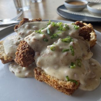 The Monroe - Chicken biscuits and gravy - New American Near Me - Orlando, Florida The Monroe - Chicken biscuits and gravy - New American Near Me - Orlando, Florida