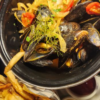 Alouette Bistro - Mussels - French Near Me - Vancouver, British Columbia Alouette Bistro - Mussels - French Near Me - Vancouver, British Columbia