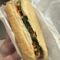 Banh mi thit nuong (grilled pork) Banh mi thit nuong (grilled pork)