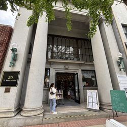 Belleville Books - Exterior