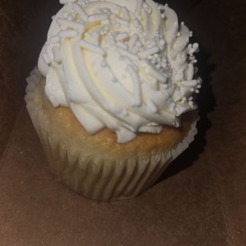 Nosh Dessert Parlour - Vanilla cupcake - Desserts Near Me - Mooresville, Indiana