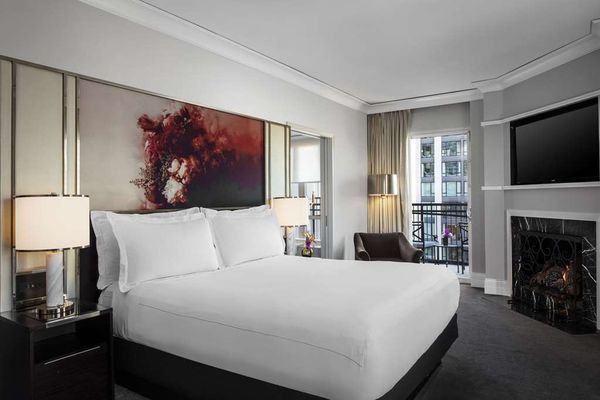 Waldorf Astoria Chicago by null