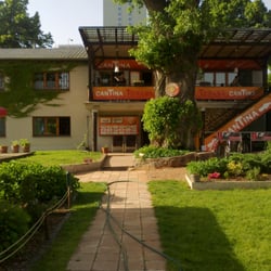 Cantina Terasa - Takhle uvidíte Cantinu od vstupu, spousta zelené...