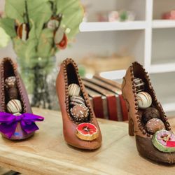 Candy Apple Shoppe - Chocolate Stiletto filled with truffles