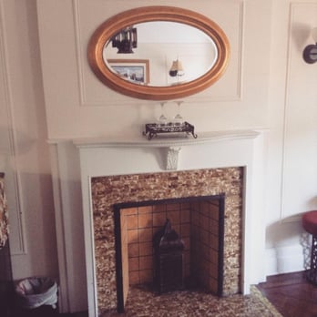 Lefferts Manor Bed And Breakfast - Beautiful crown molding and fireplace! - Bed & Breakfast Near Me - Brooklyn, New York Lefferts Manor Bed And Breakfast - Beautiful crown molding and fireplace! - Bed & Breakfast Near Me - Brooklyn, New York