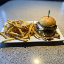 Bob's Burgers and Brew - Lynden - Mushroom Swiss Burger
