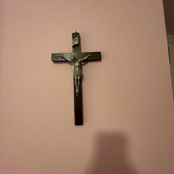 The Leo House - Crucifix on the wall of the room - Bed & Breakfast Near Me - New York, New York