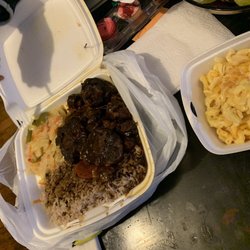 Zion’s Cuisine - Large Oxtail platter with Rice & Peas, Cabbage and small side of Mac & Cheese
