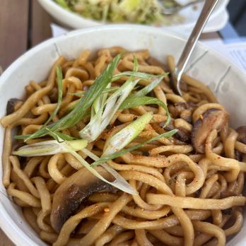 Burmatown - Mushroom Medley Garlic Noodles - Burmese Near Me - Corte Madera, California