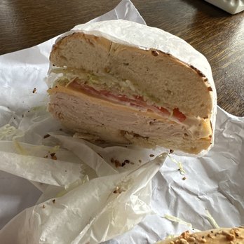 La Bagel Delight - Everything bagel, turkey meat, lettuce, tomato, mayo, american cheese, bagel is toasted - Bagels Near Me - Brooklyn, New York La Bagel Delight - Everything bagel, turkey meat, lettuce, tomato, mayo, american cheese, bagel is toasted - Bagels Near Me - Brooklyn, New York