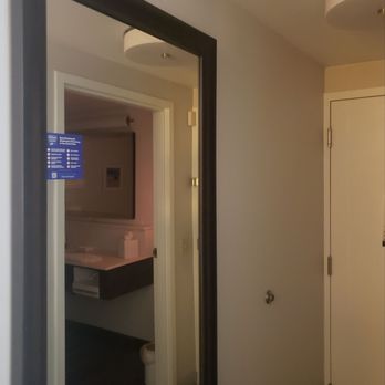 Hampton Inn Dover - Inside room - Hotels Near Me - Dover, Delaware
