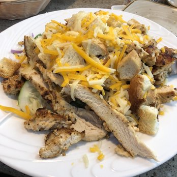 Noni's Grille - House salad with chicken. - American Near Me - Troy, Michigan