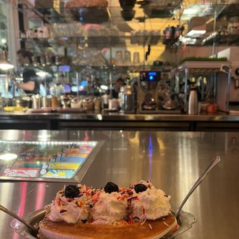 Fluffy McCloud's - Banana split - Ice Cream & Frozen Yogurt Near Me - Los Angeles, California Fluffy McCloud's - Banana split - Ice Cream & Frozen Yogurt Near Me - Los Angeles, California