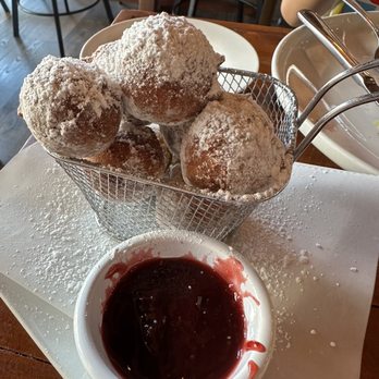 Farmhouse Cafe - Dessert - Breakfast & Brunch Near Me - Honolulu, Hawaii