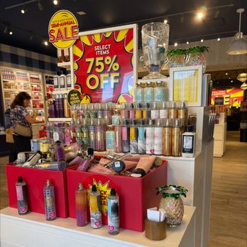 Bath & Body Works - Cosmetics & Beauty Supply Near Me - Reno, Nevada