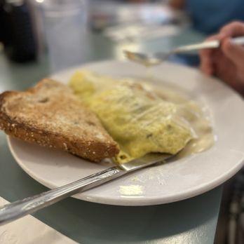 Hen House Eatery - Kitchen Sink Omelet - Breakfast & Brunch Near Me - Minneapolis, Minnesota Hen House Eatery - Kitchen Sink Omelet - Breakfast & Brunch Near Me - Minneapolis, Minnesota