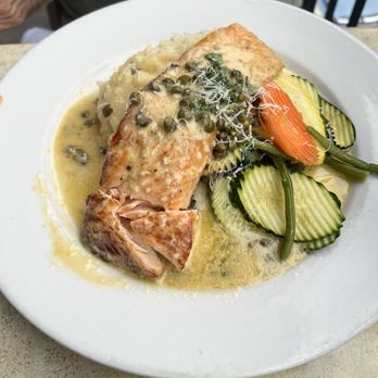 Mulinos - Salmon entree was AMAZING! - Italian Near Me - Northampton, Massachusetts