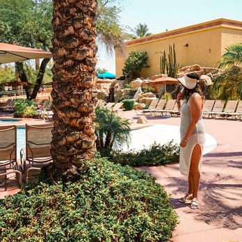Hilton Phoenix Tapatio Cliffs Resort - Watching littles play so hard brings so much joy! Love the shallow walk in to the pool! - Hotels Near Me - Phoenix, Arizona